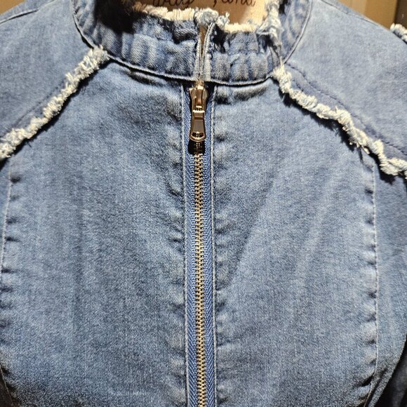 Denim jacket with raw hems and lace up sleeves - Picture 2 of 7
